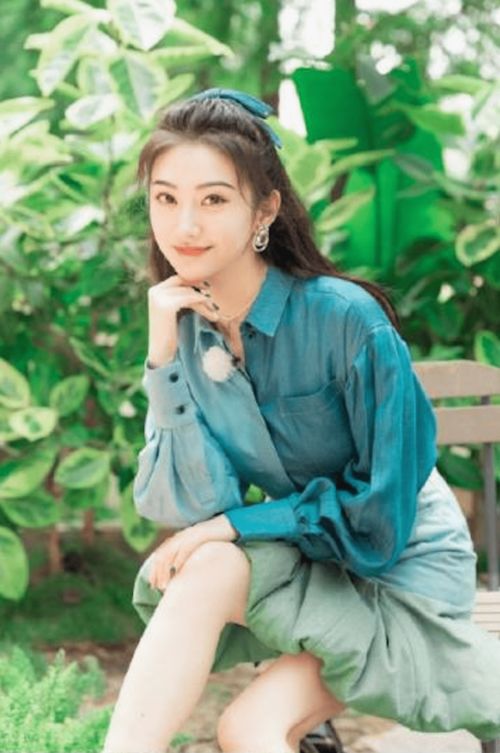 周迅倪妮郭采洁亲自示范，女明星们都在穿的秋冬单品原来是这件